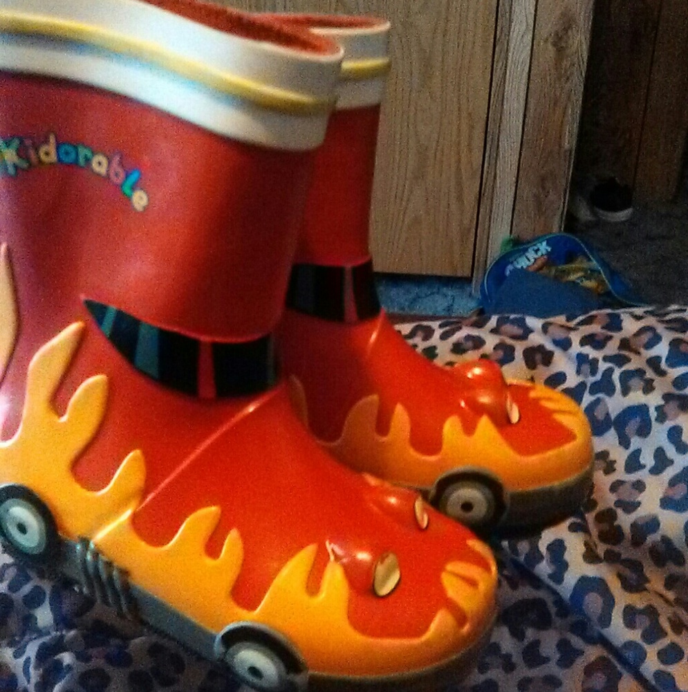 🆕 (Price Drop ⬇) Rain boots💦👢